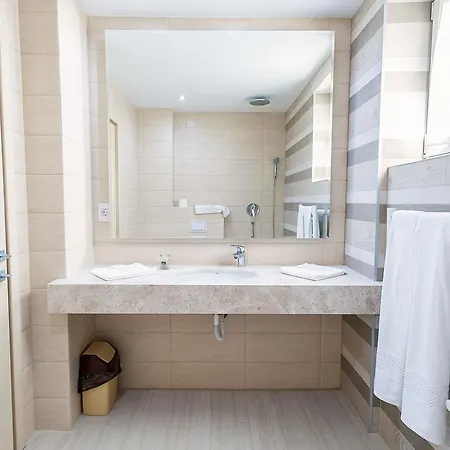 By The Sea Szálloda *