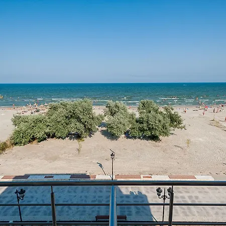 By The Sea Năvodari